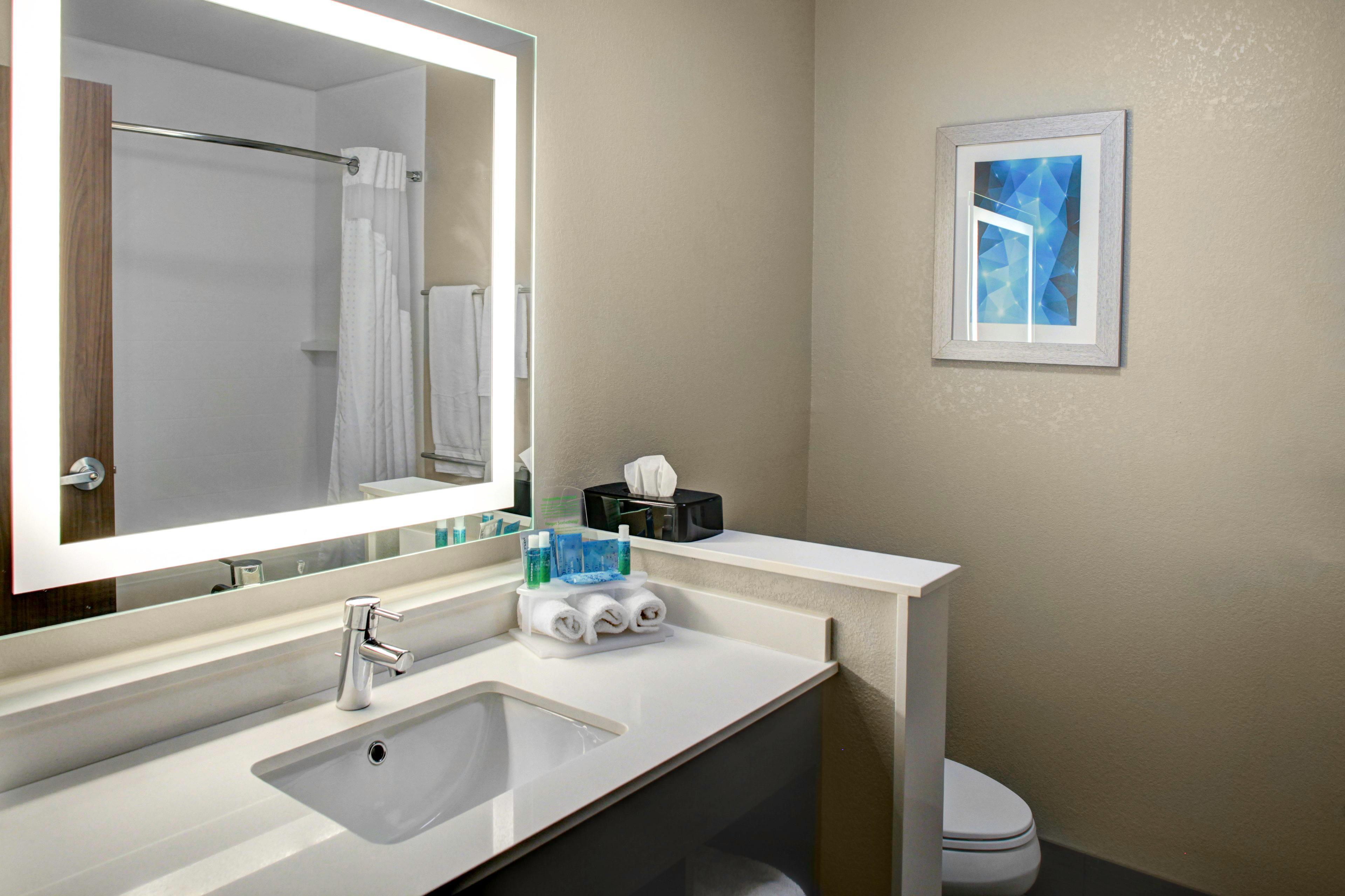 Holiday Inn Express & Suites Coldwater By Ihg Esterno foto