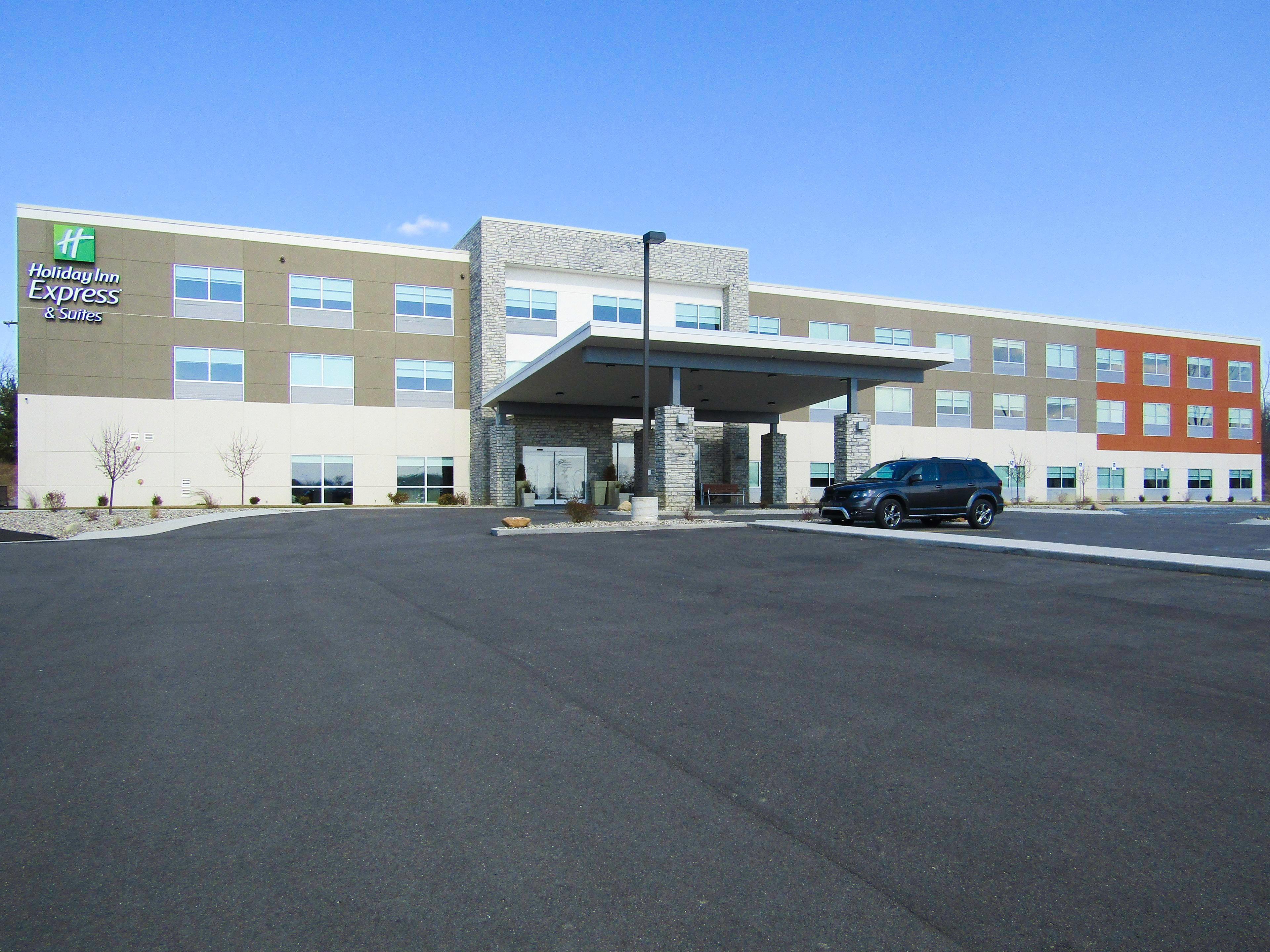 Holiday Inn Express & Suites Coldwater By Ihg Esterno foto