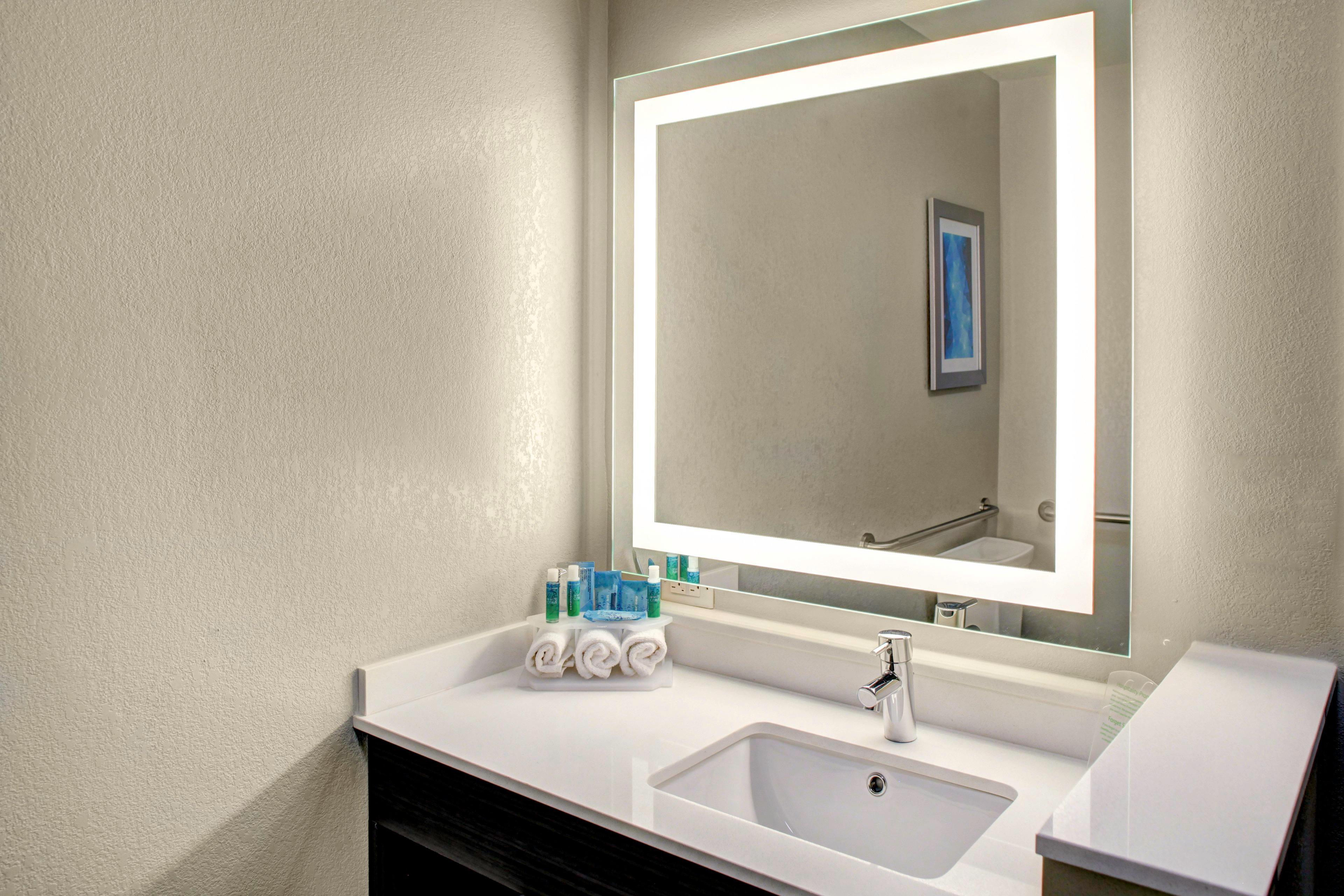 Holiday Inn Express & Suites Coldwater By Ihg Esterno foto