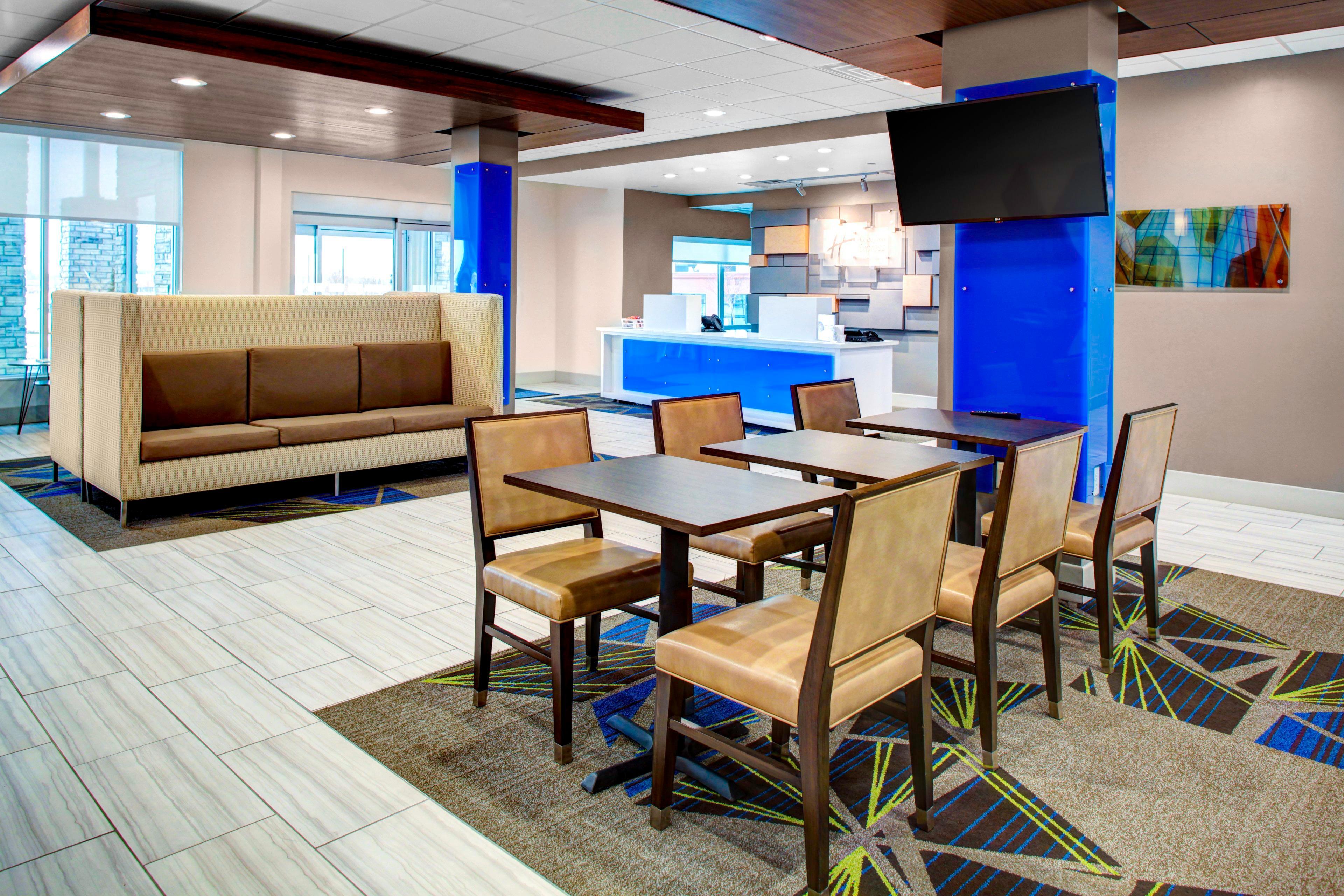 Holiday Inn Express & Suites Coldwater By Ihg Esterno foto