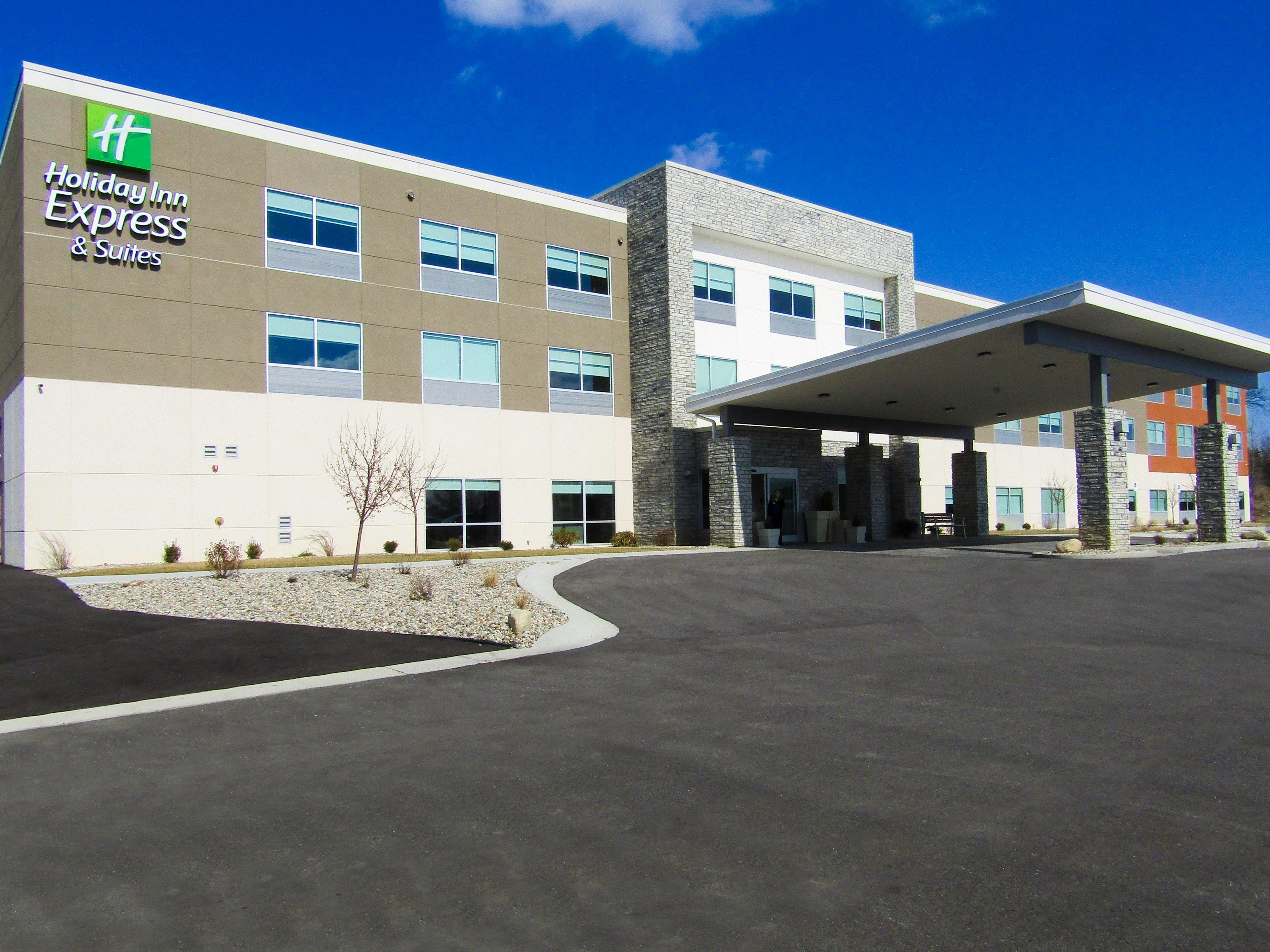 Holiday Inn Express & Suites Coldwater By Ihg Esterno foto