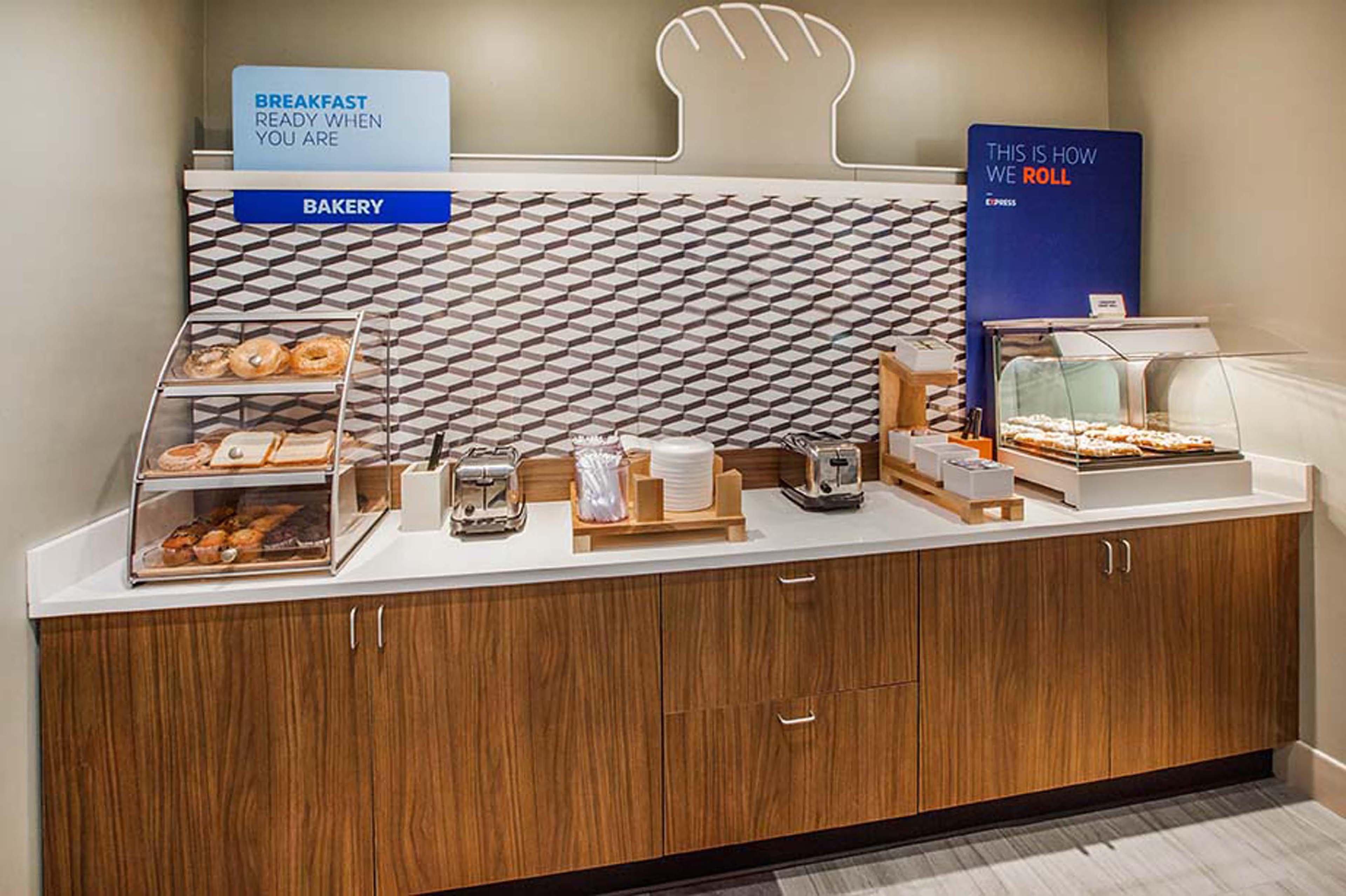 Holiday Inn Express & Suites Coldwater By Ihg Esterno foto