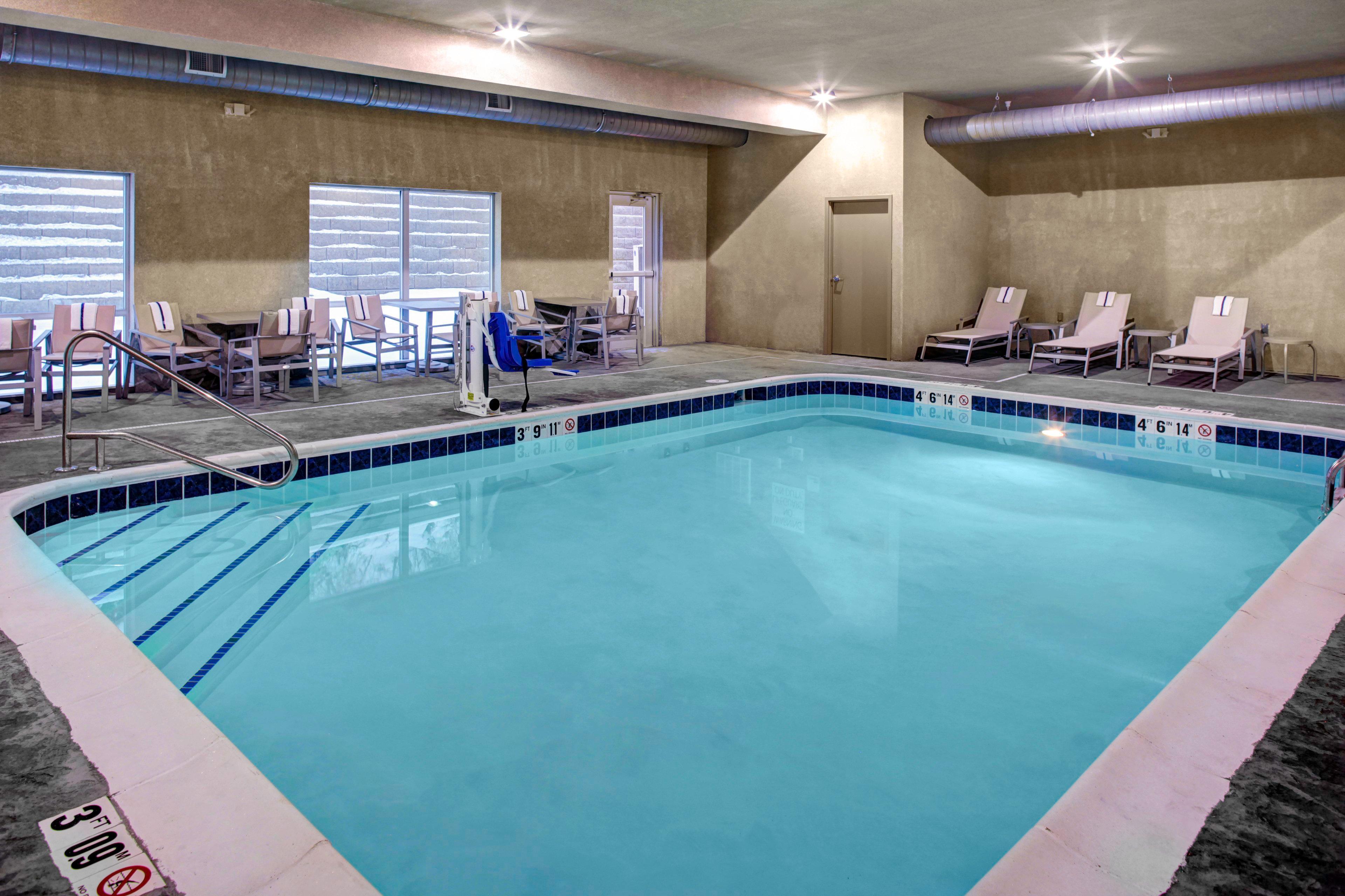 Holiday Inn Express & Suites Coldwater By Ihg Esterno foto