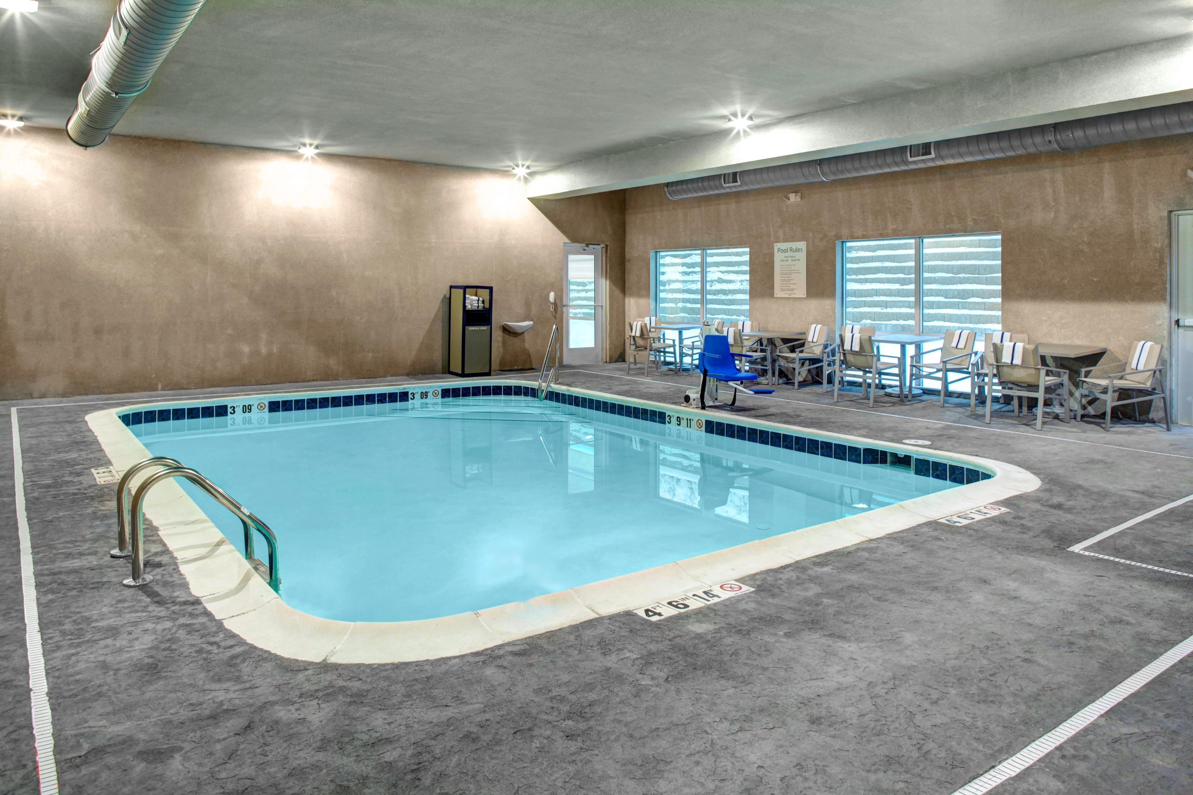 Holiday Inn Express & Suites Coldwater By Ihg Esterno foto