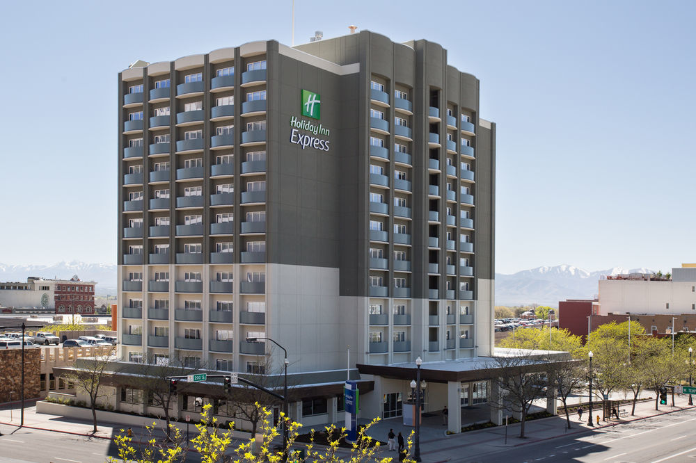 Holiday Inn Express & Suites Coldwater By Ihg Esterno foto